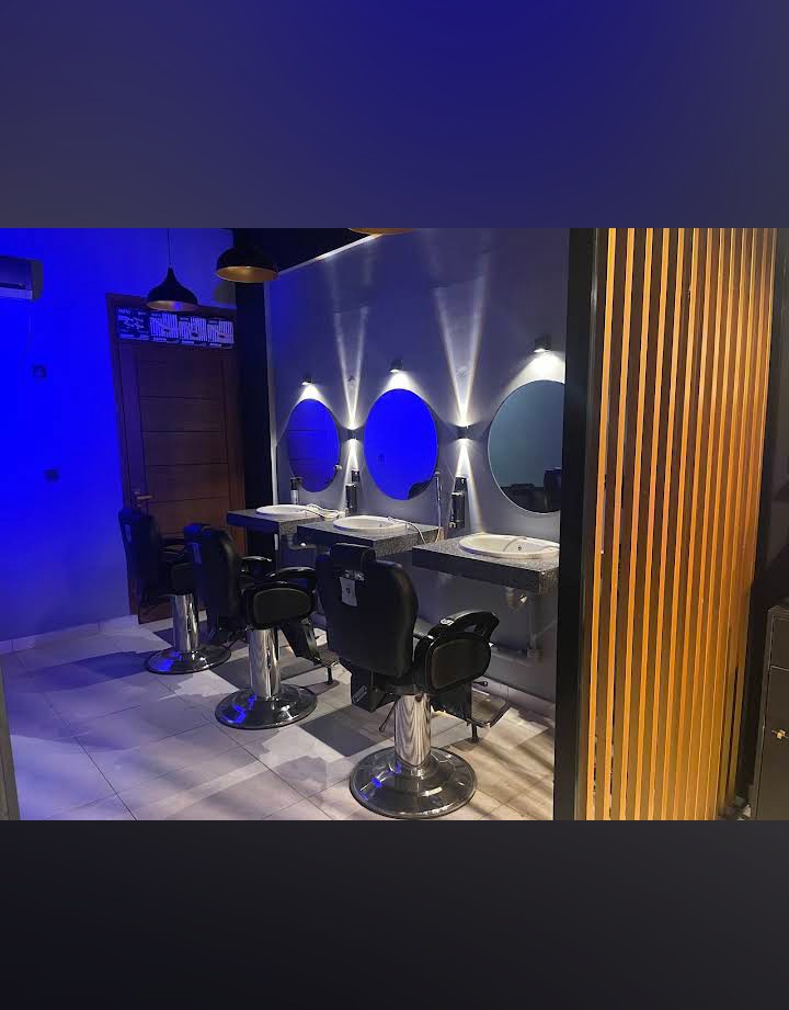 Royal Escape Grooming Studio logo