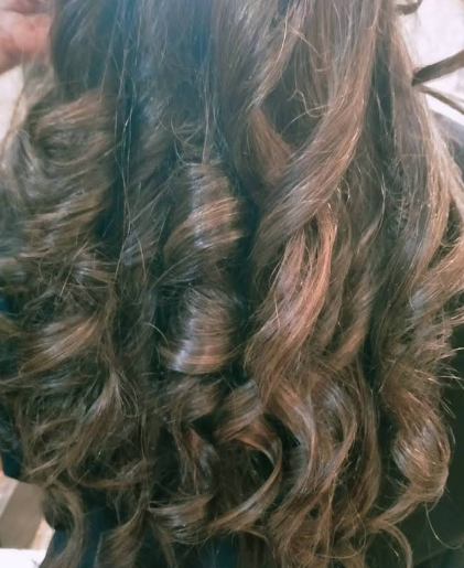 Looks-Beauty-Parlor.