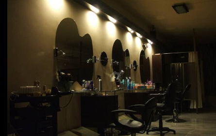Anumta-Beauty-Parlour